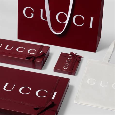 Gucci red packagins